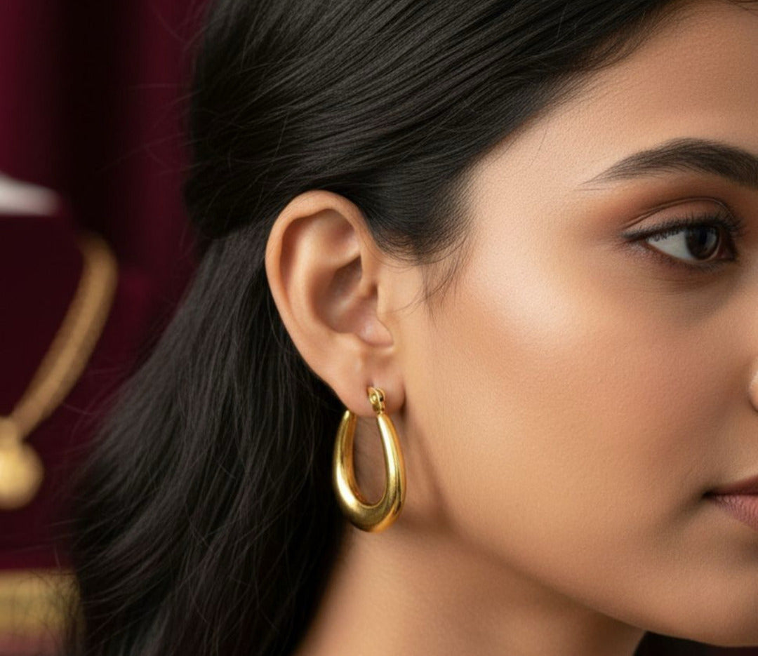 Luna Curve Hoop Earrings – Modern Gold Elegance
