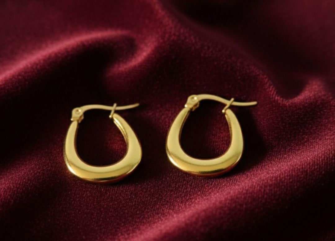Luna Curve Hoop Earrings – Modern Gold Elegance
