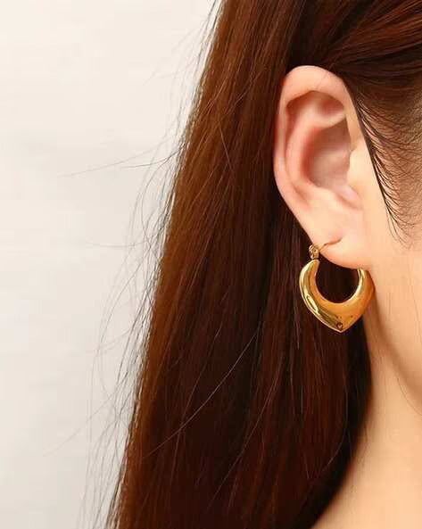 Golden Heart Hoop Earrings – Sculpted Luxe