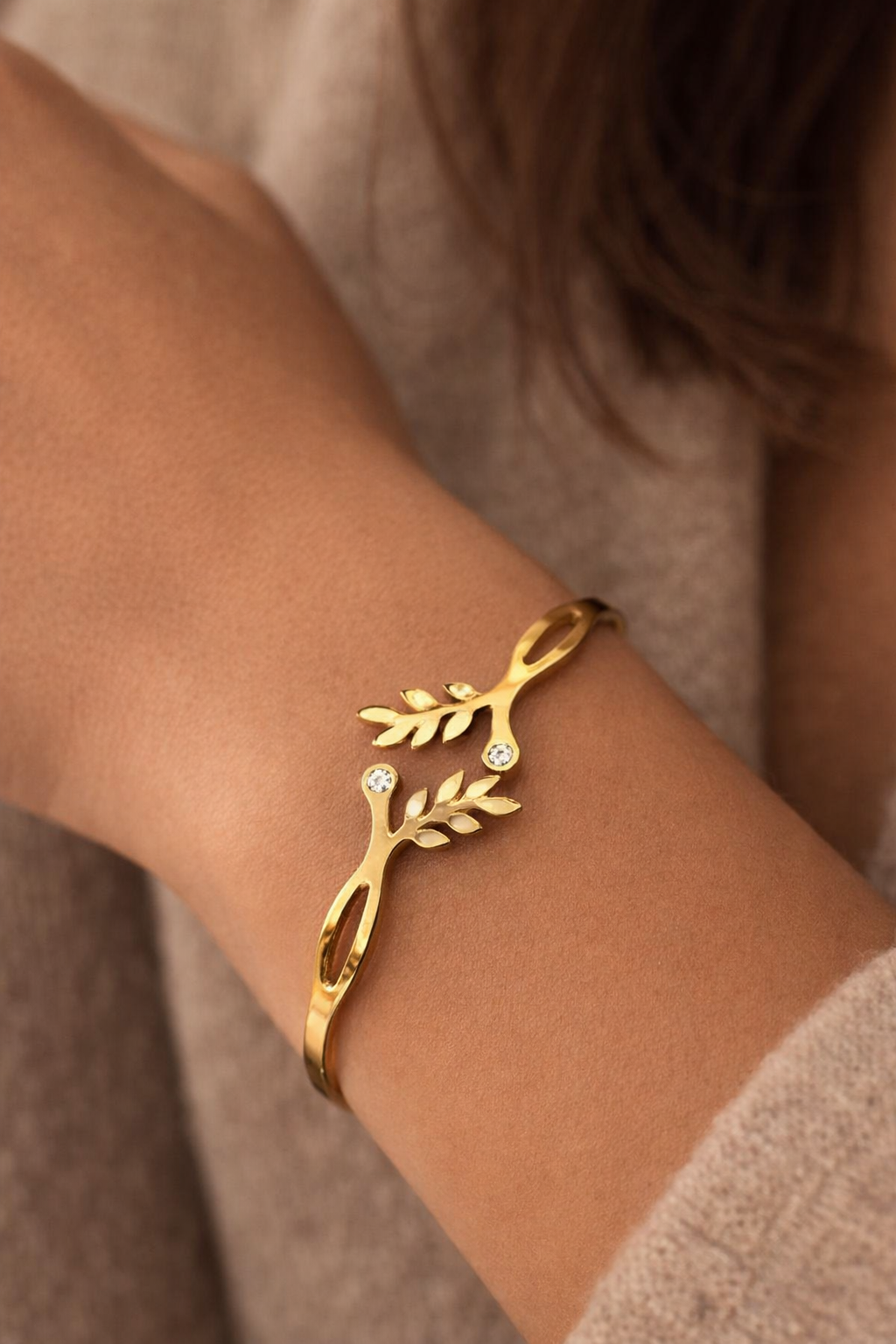 Modfuse Olivea Crystal Leaf Bangle